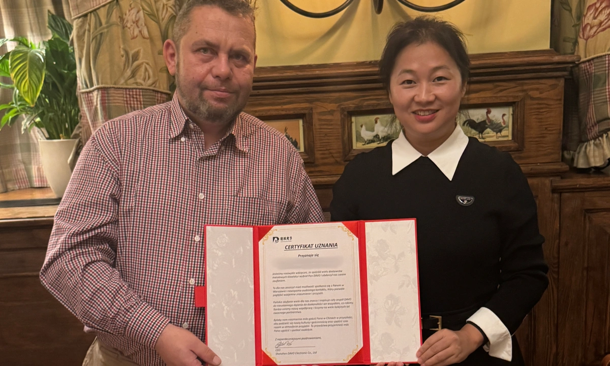 DAVOLIN expressing appreciation to client in Warsaw Poland for ongoing cooperation
