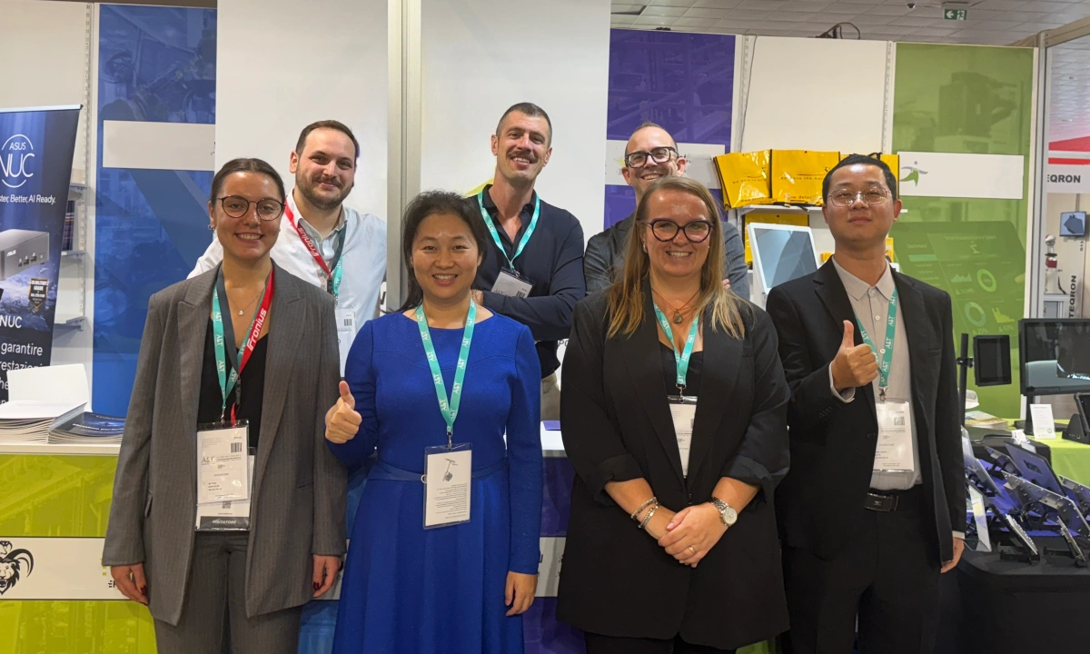 DAVOLIN exhibiting with distributor partner in Vicenza Italy for industrial keyboard solutions
