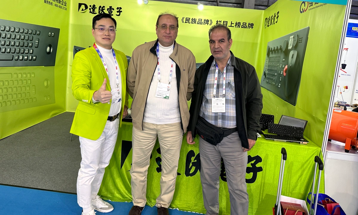 DAVOLIN founder meeting international clients at marine exhibition in Fuzhou