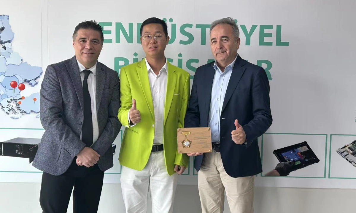 DAVOLIN team visiting distributor in Turkey for industrial keyboard partnership development