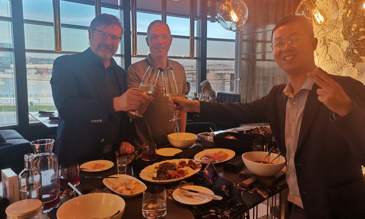DAVOLIN having dinner with long-term client in Saint Petersburg