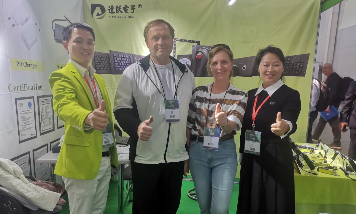 DAVOLIN meeting long-term client at Expo Electronica Moscow for industrial keyboard cooperation