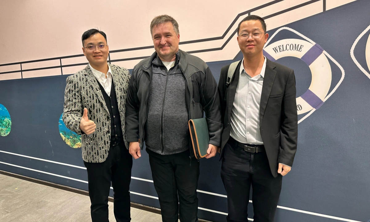 DAVOLIN meeting parcel locker solution provider in Oulu Finland
