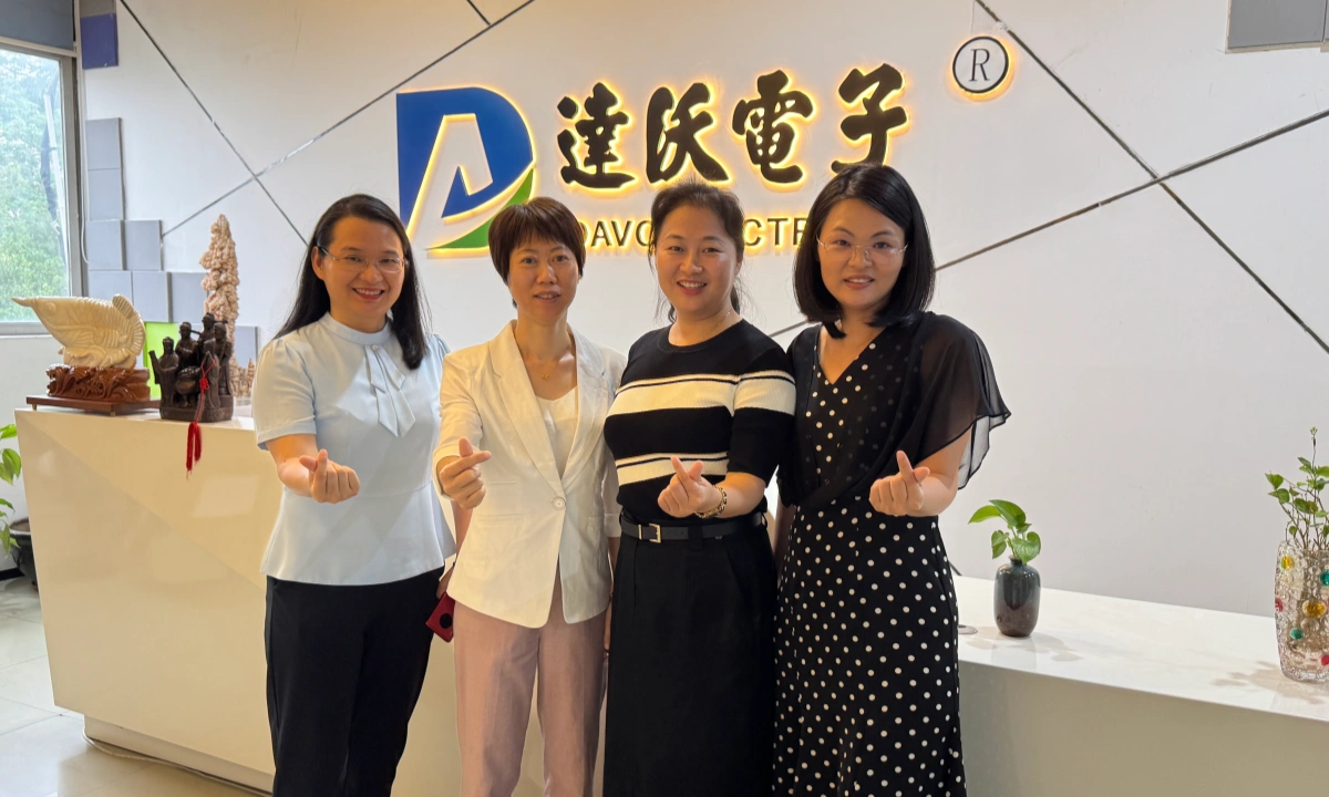 Members of Shenzhen Baoan Chamber of Commerce visiting DAVOLIN for business exchange
