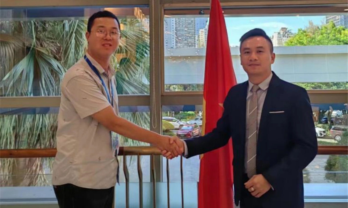 DAVOLIN meeting with Vietnam embassy representative to support business cooperation with Vietnamese enterprises