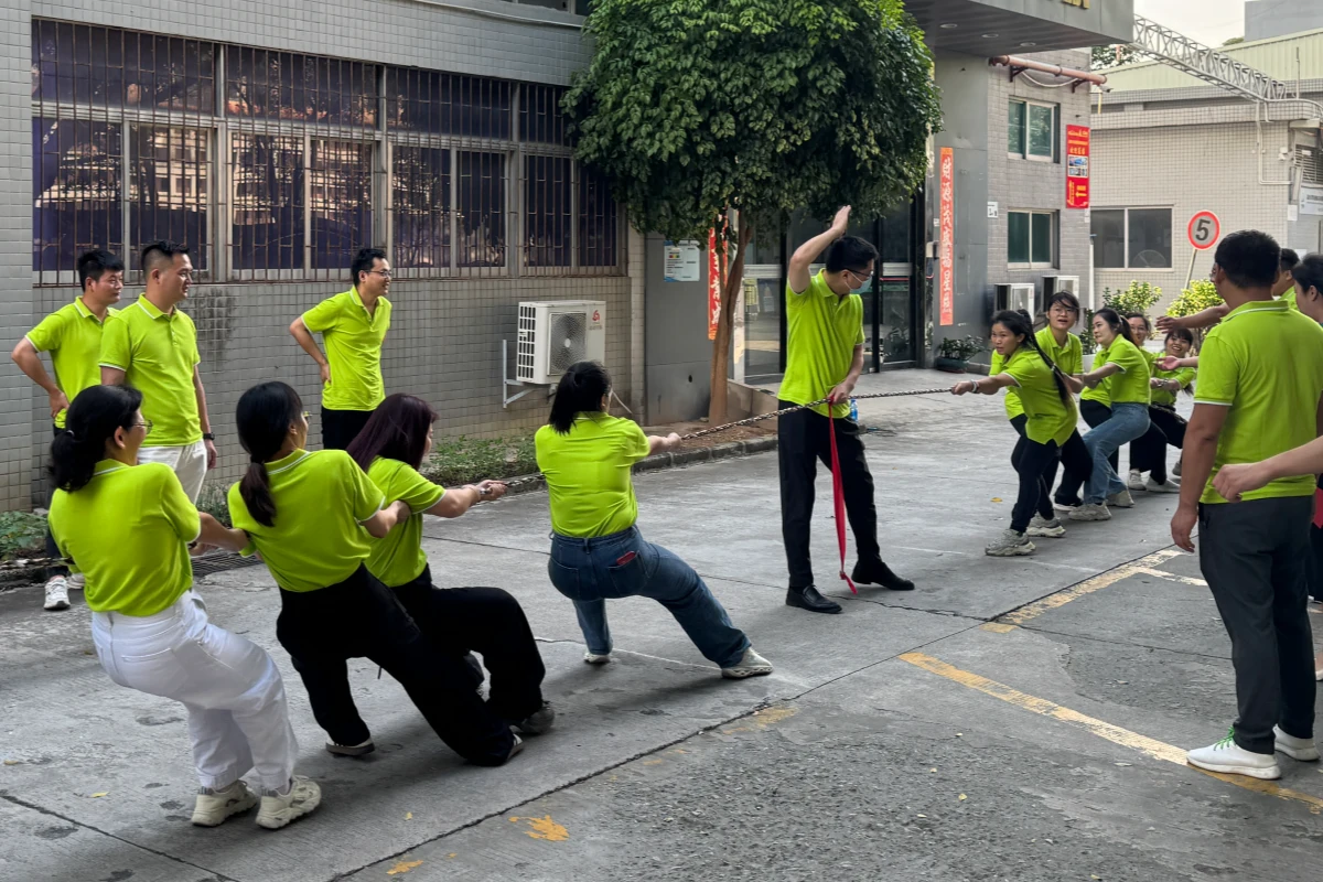 Friendly tug-of-war competition during DAVOLIN’s 15th anniversary event, showcasing teamwork and company spirit