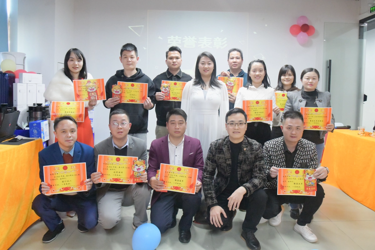 DAVOLIN employee receiving recognition during a company award presentation for dedication and contribution