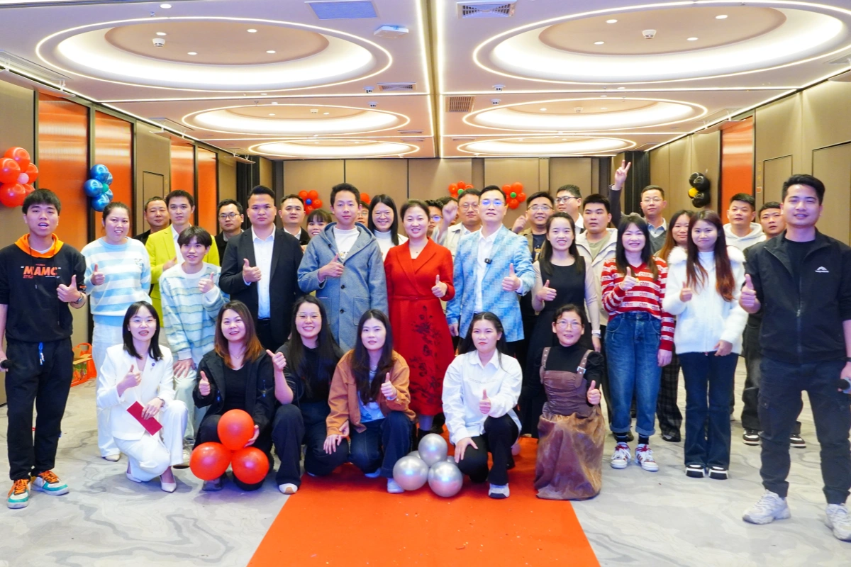 Moments from DAVOLIN’s 2025 year-end celebration featuring staff enjoying company activities and shared achievements
