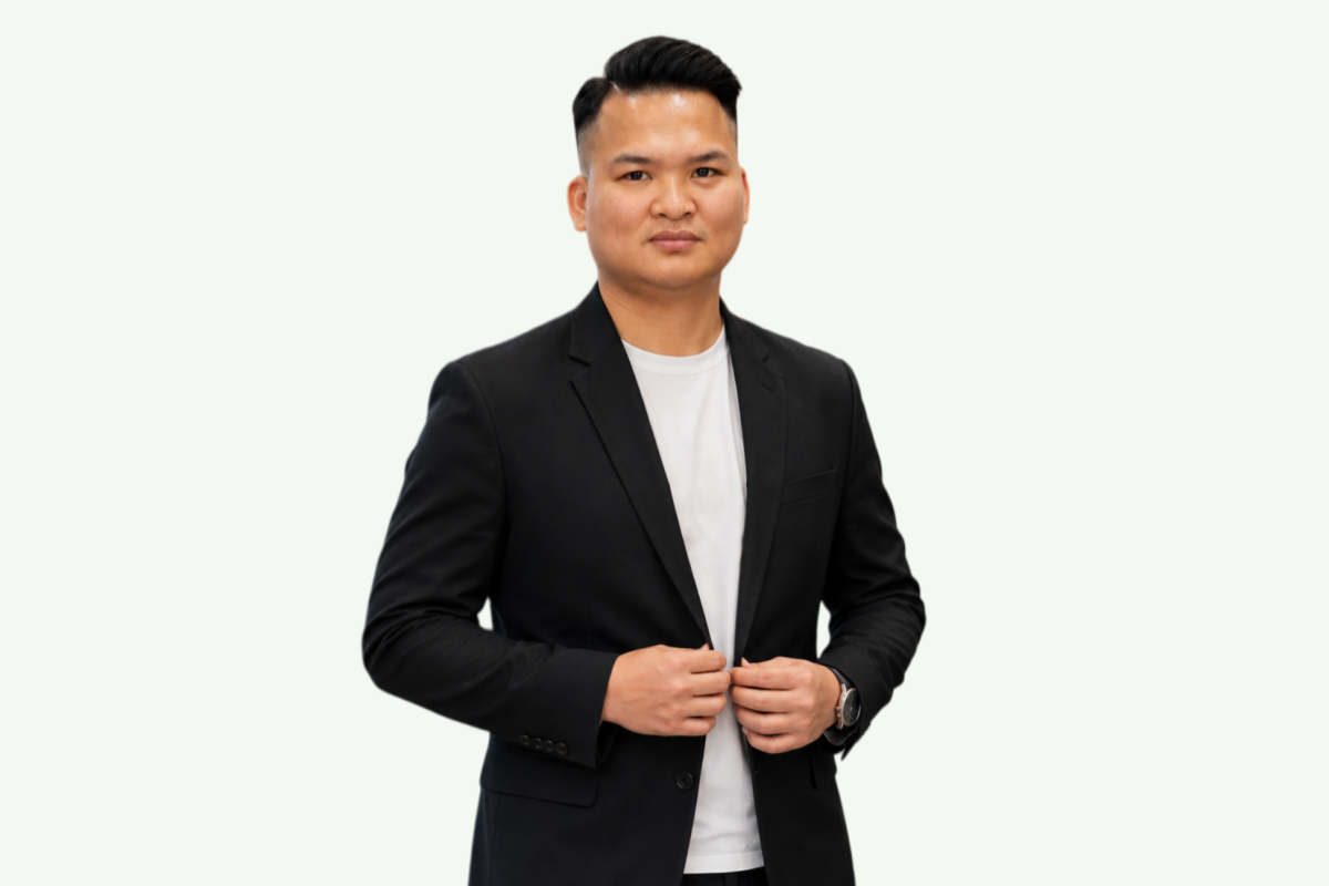 DAVOLIN Production Planning Manager responsible for scheduling workflows and maintaining production efficiency