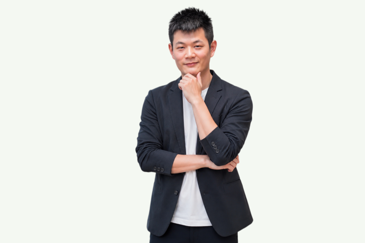 DAVOLIN Purchasing Manager managing material sourcing and supplier relationships for industrial production